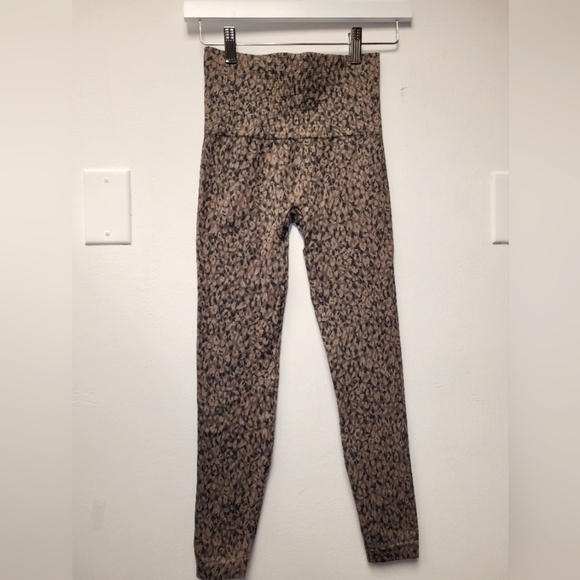 Spanx Leggings Leopard Print Seamless Knit High Rise Look At Me Now Size S - Picture 9 of 14